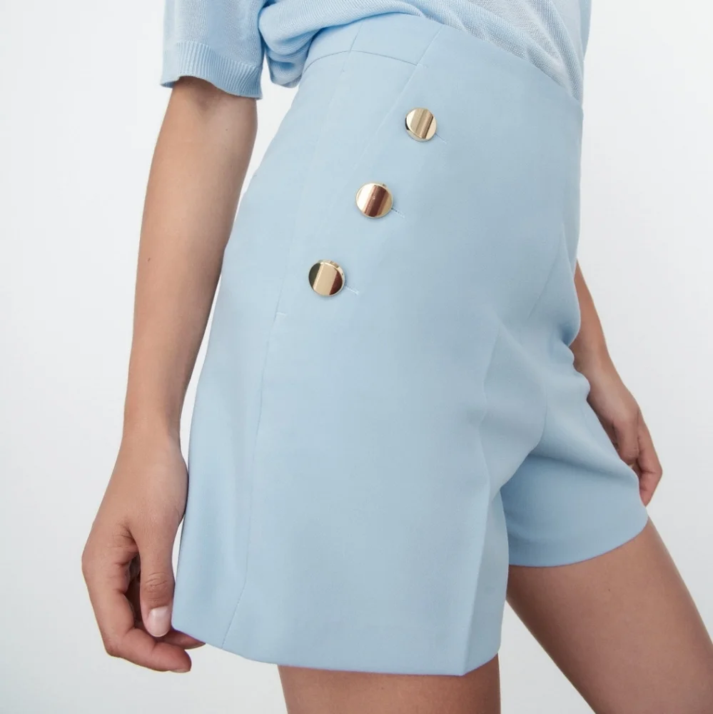 Zara* bermuda blue shorts with gold buttons - Picture 2 of 8